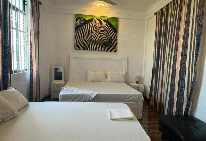 تختخواب و صبحانه Shamanice Lodge