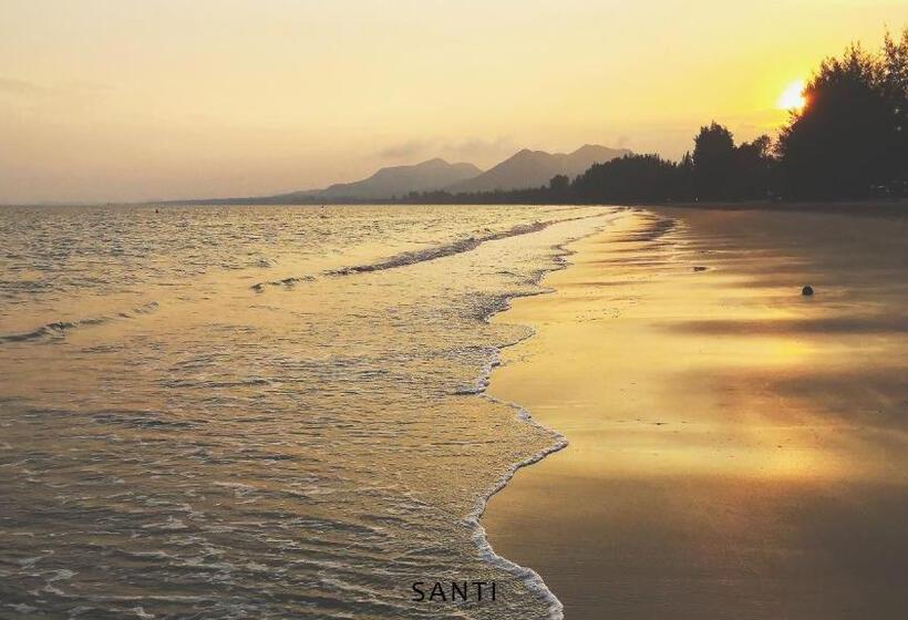 استراحتگاه Santi Beach Retreat