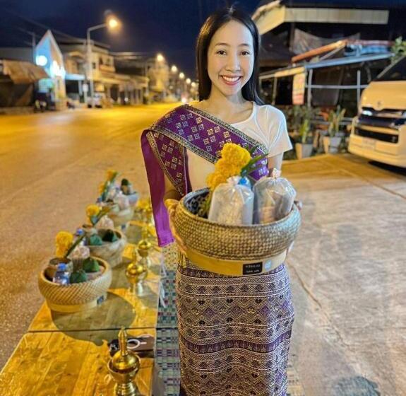 Отель โรงแรมพณิชาวิลล์