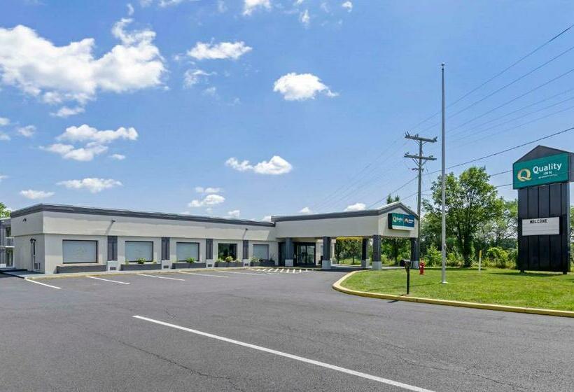 Отель Suburban Studios Verona Staunton North