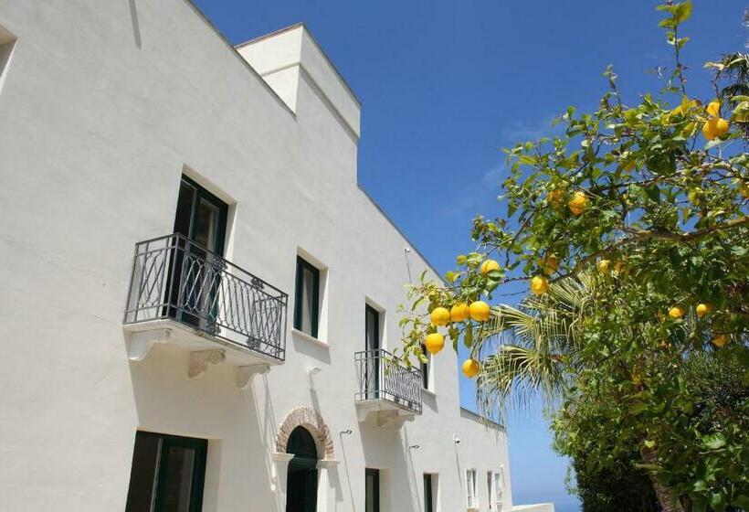 פנסיון Versomare Room & Suite