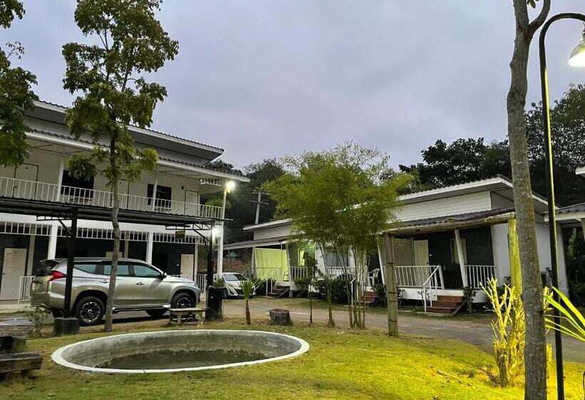 استراحتگاه บ้านระการีสอร์ต