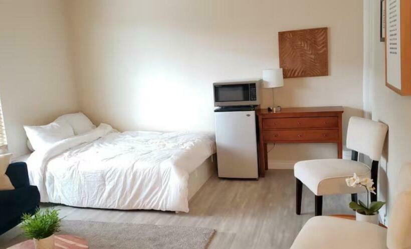 Bed and Breakfast Bright And Modern Room With City Views