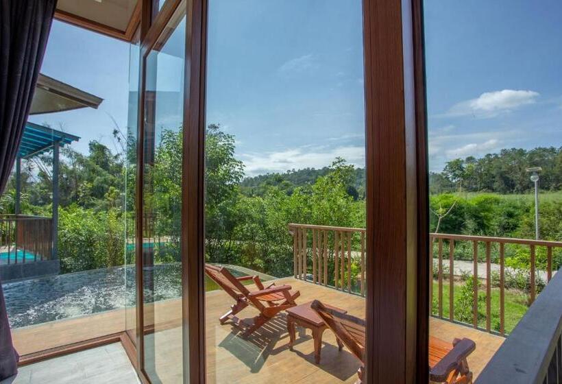 هتل Nakaburi Sanctuary Resort&spa