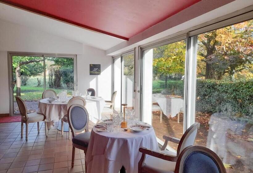 Hôtel Restaurant Platanes   Kb Hotel Group