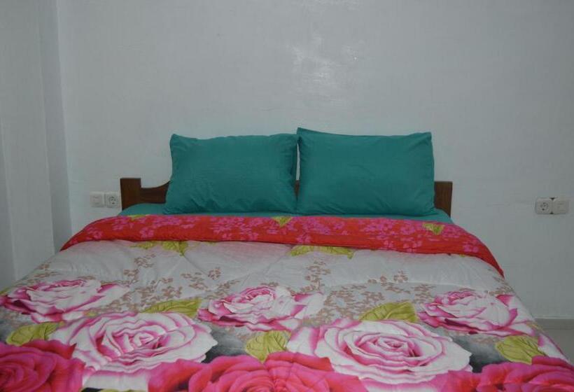 پانسیون Mahoni Guest House Labuan Bajo