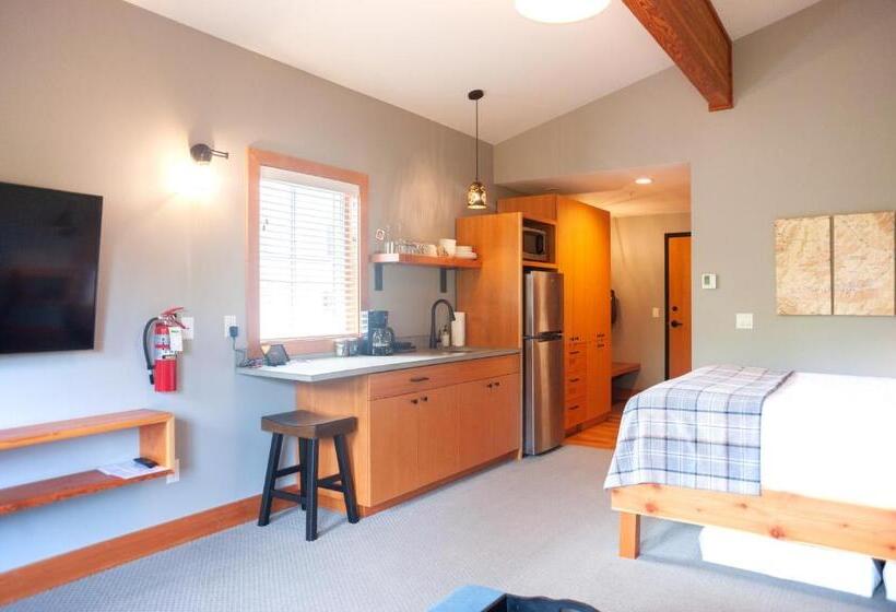 The Suites On Main