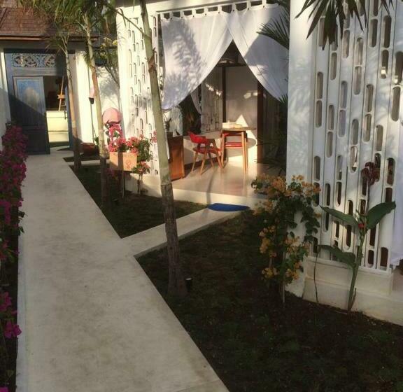 تختخواب و صبحانه De Coco Bungalows