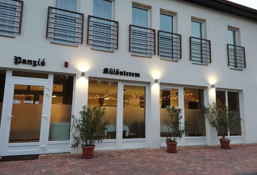 مبيت وإفطار Privát Fogadó és étterem