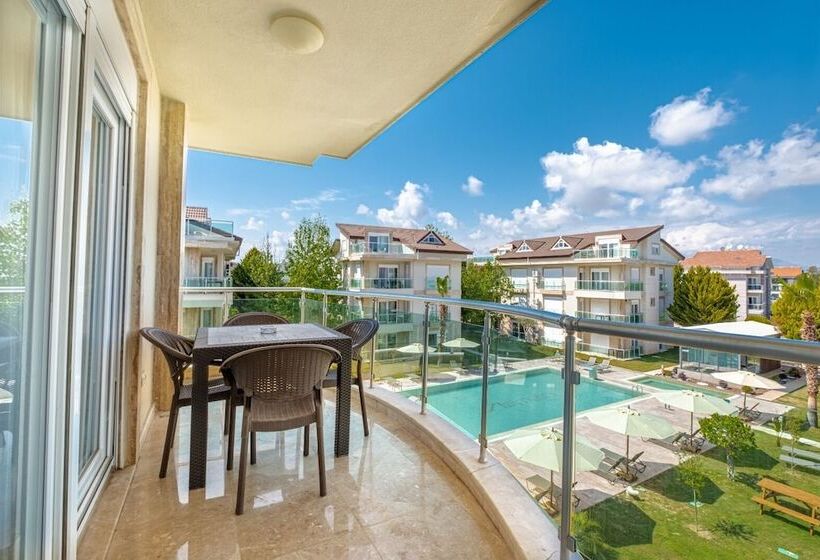 Belek Deluxe Suit