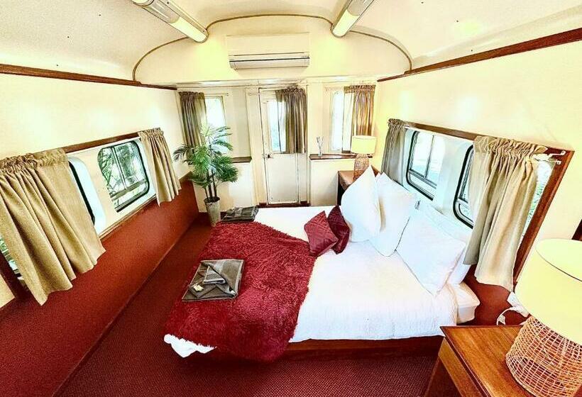 호텔 Carriageway Retreat   Unique Red Rattler Carriages And Units