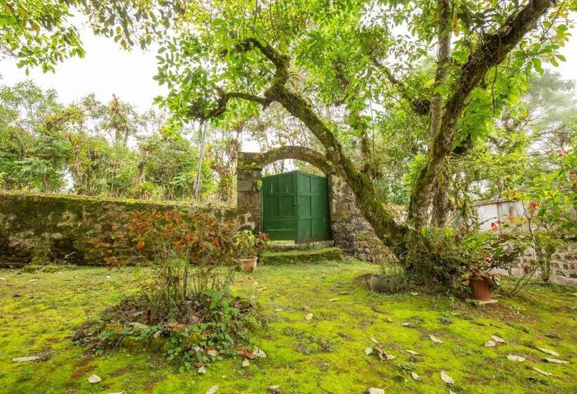 هتل Niebli Historical Farm And Lodge At Pululahua Volcano