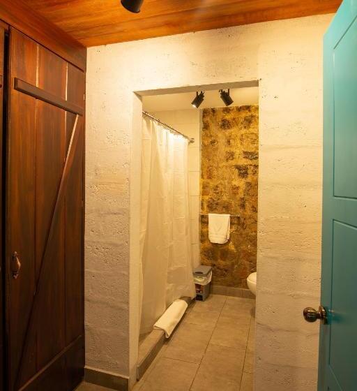 هتل Niebli Historical Farm And Lodge At Pululahua Volcano