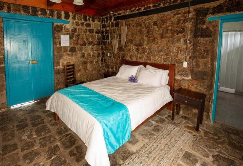 هتل Niebli Historical Farm And Lodge At Pululahua Volcano