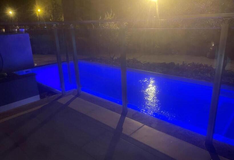 تختخواب و صبحانه Vila Irdi