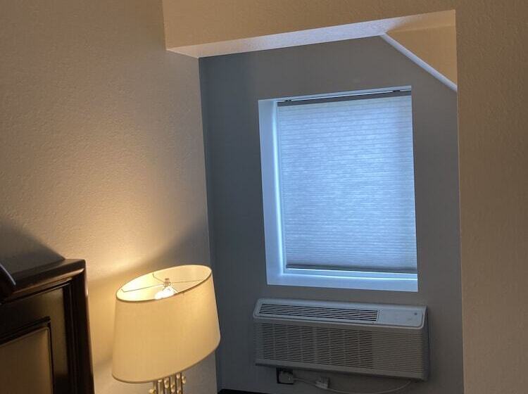 ホテル Elker Inn & Suites