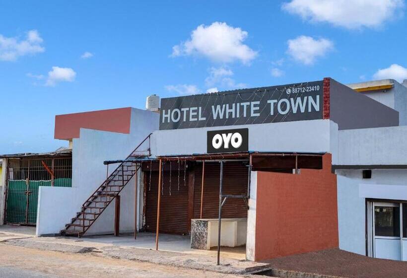 فندق Pop 81282  White Town