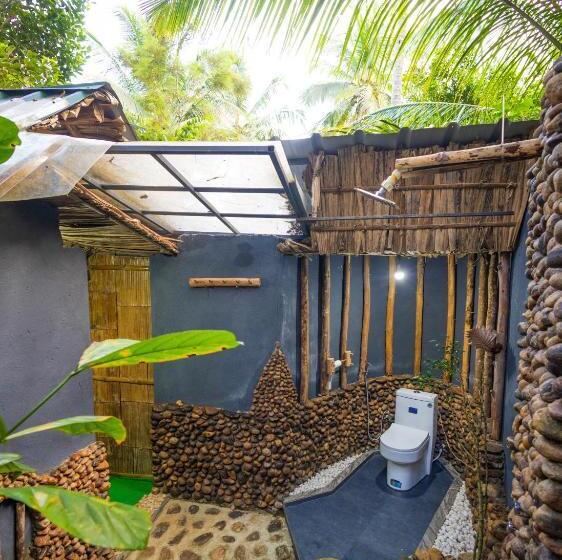 פנסיון Fab   Bamboo Hut With Open Shower