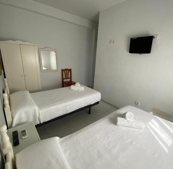 פנסיון Hostal Carlos Iii