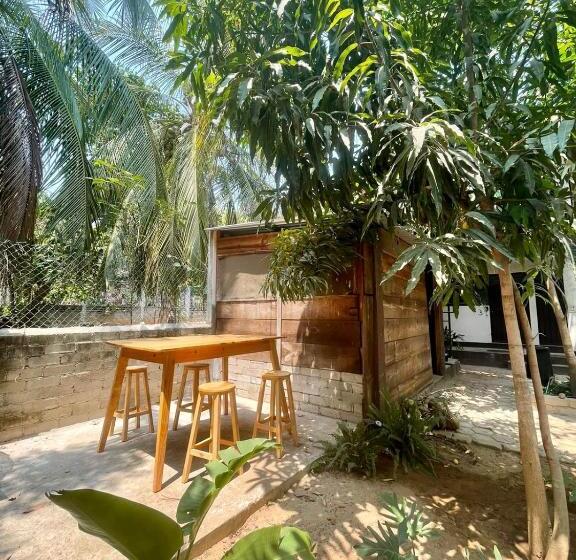 Пансион La Punta Beach House