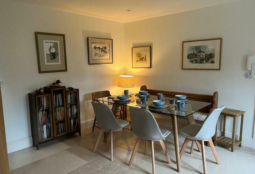مبيت وإفطار The Norfolk Haybarn