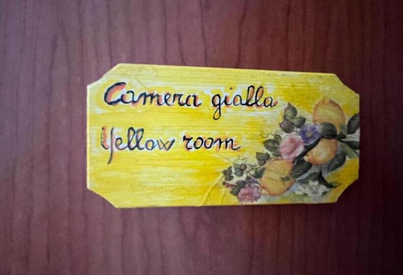 بنسيون Yolo Rooms