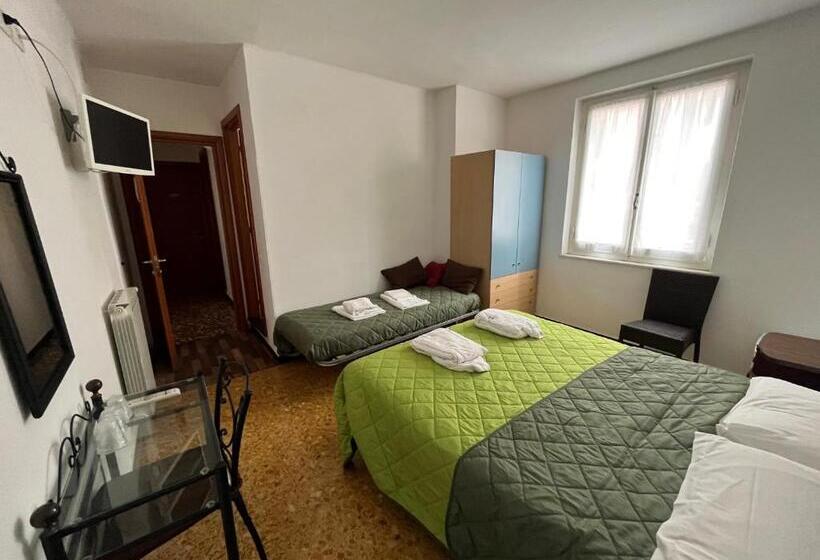 بنسيون Yolo Rooms