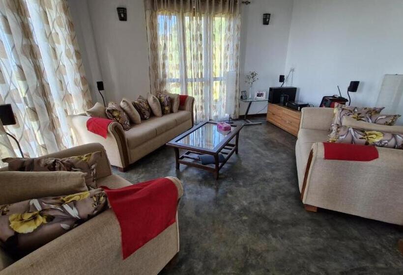 פנסיון O Neill S Cottage