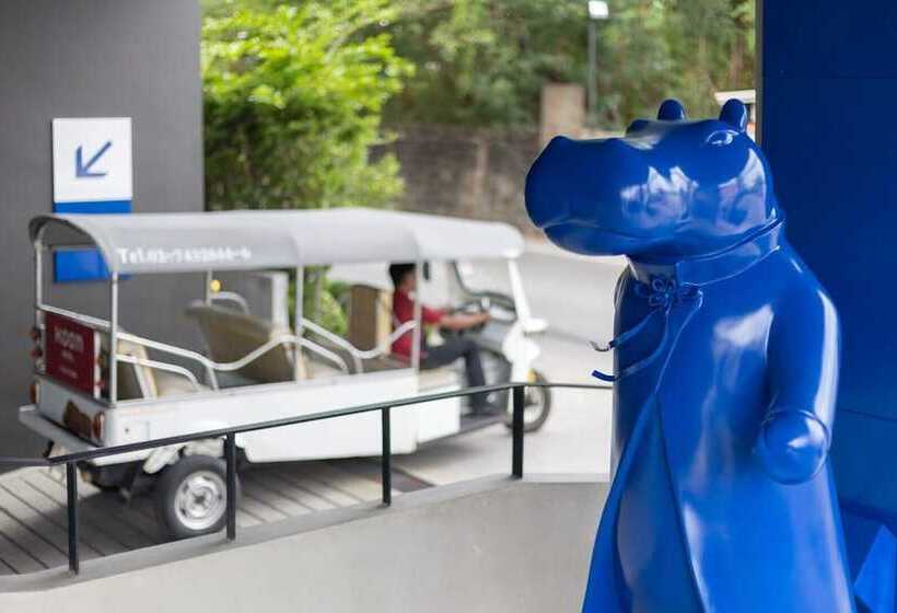 هتل Blue Hippo