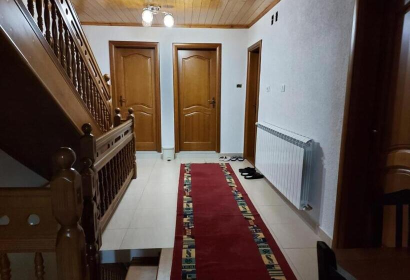پانسیون Guest House Trojani