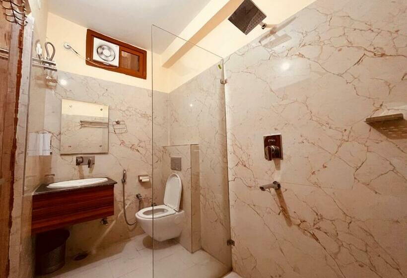 호텔 Tirath Lodge, Haridwar