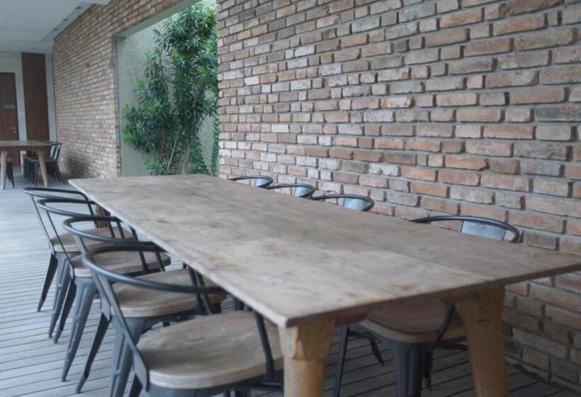 پانسیون The Heritage Karawaci