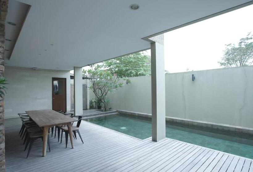 پانسیون The Heritage Karawaci