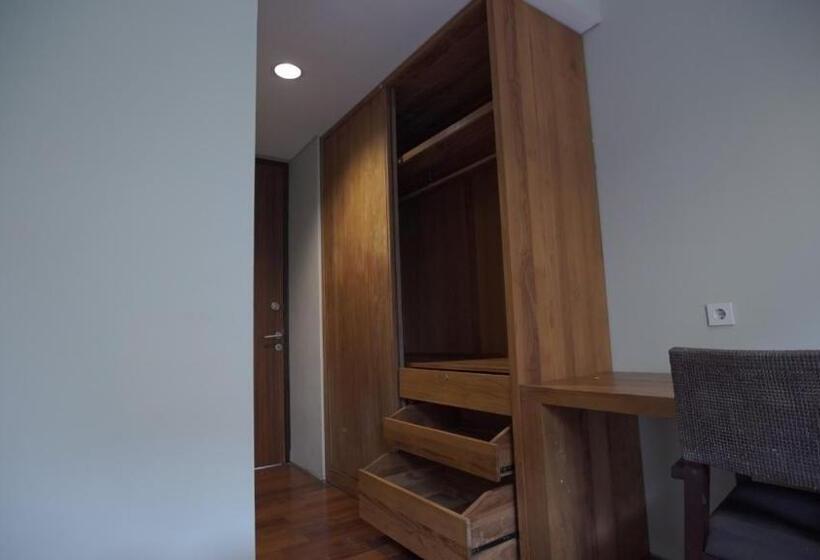 پانسیون The Heritage Karawaci