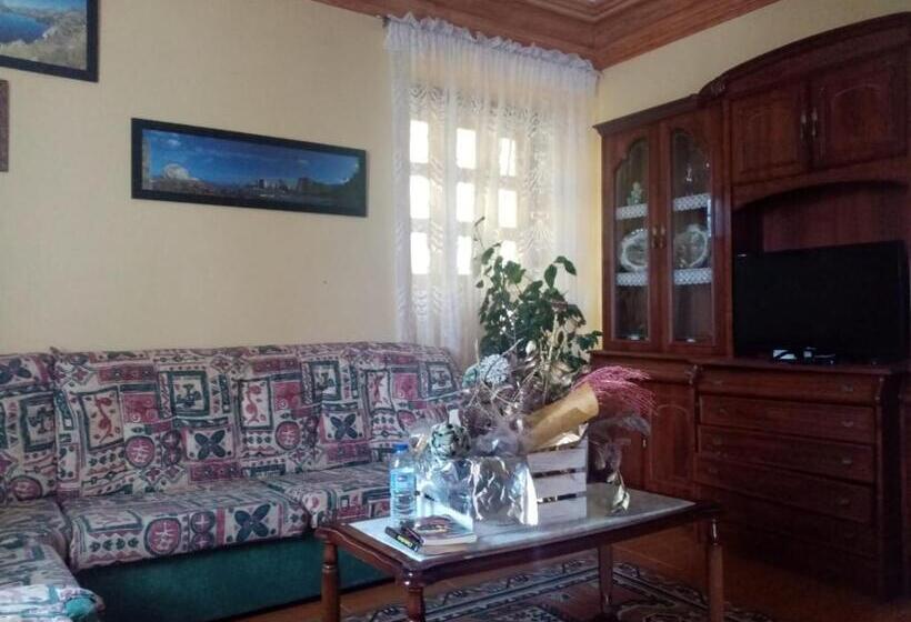 پانسیون Alojamientos Prada