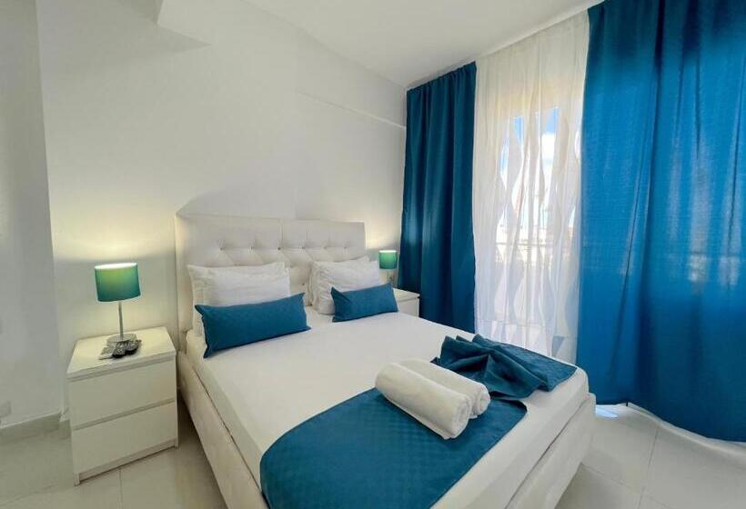 هتل Vacation Studios With Rooftop Pool, Beach Club, Restaurants   Playa Los Corales