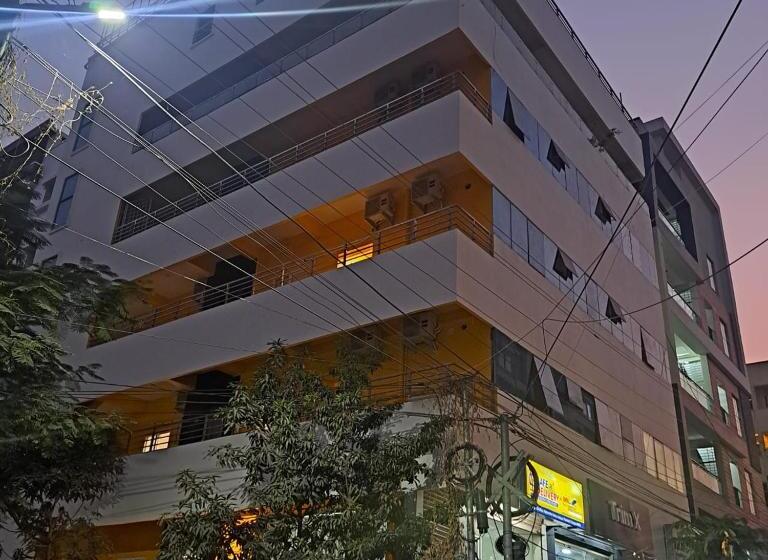 هتل Yellow Bells Signature Hitec City