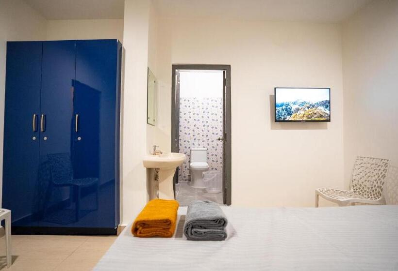 هتل Yellow Bells Signature Hitec City