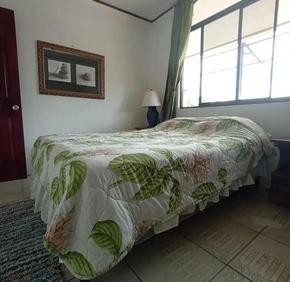 Nirvana Apartament Hostal