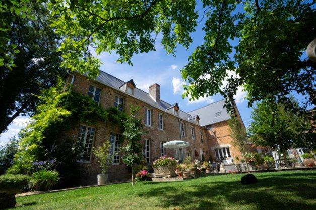 مبيت وإفطار Au Chantecler