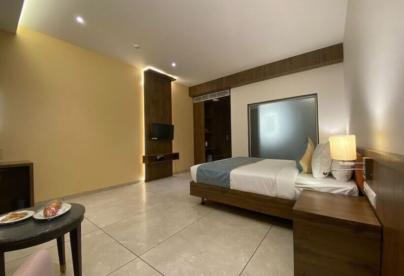 Click Hotel Lh Seven Morbi