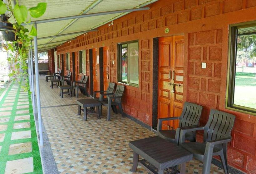 فندق Beach Village Resort