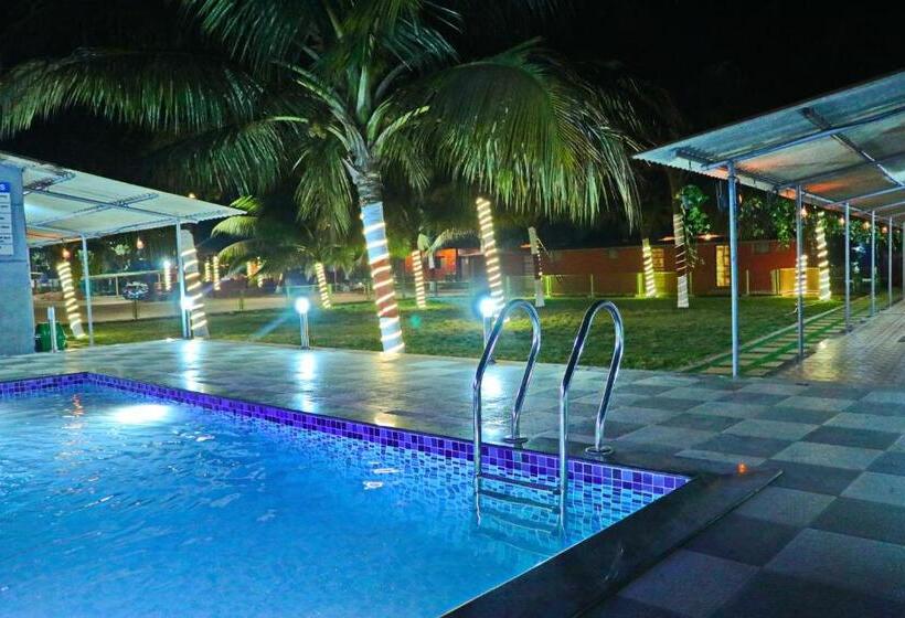 فندق Beach Village Resort