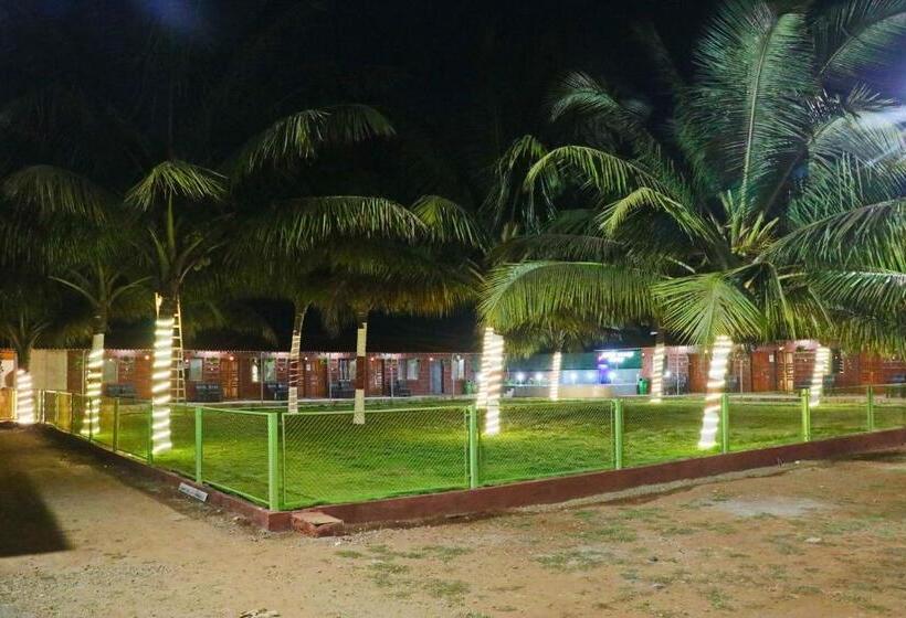 فندق Beach Village Resort