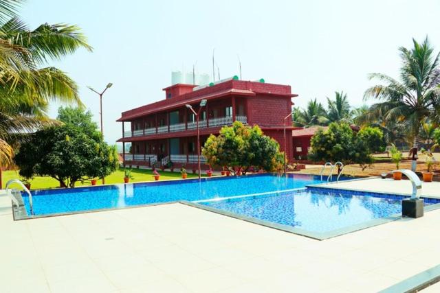 فندق Beach Village Resort