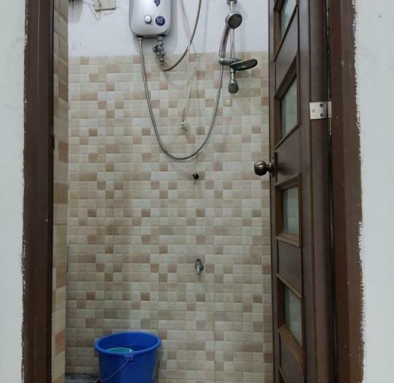 Keneth Hostel