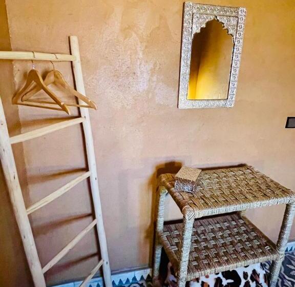 تختخواب و صبحانه Tigmi Timhar