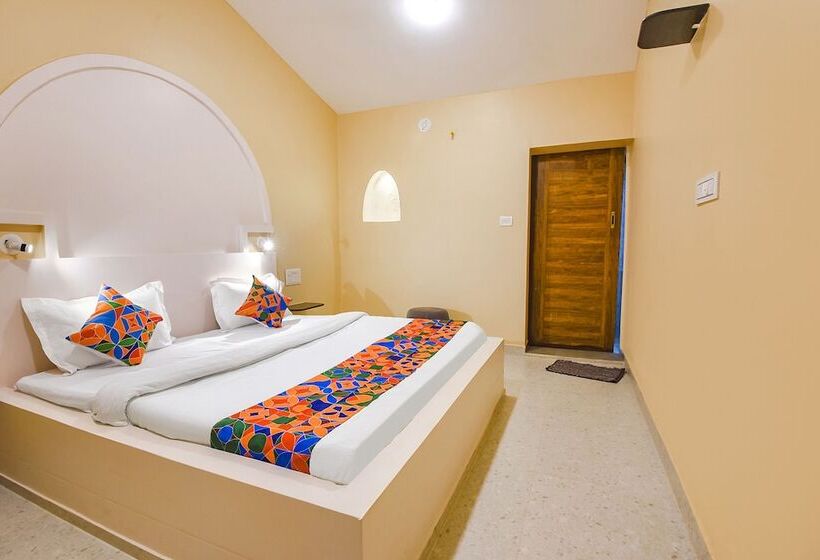 בית מלון כפרי Fabescape Kautilyaa Resort With Swimming Pool