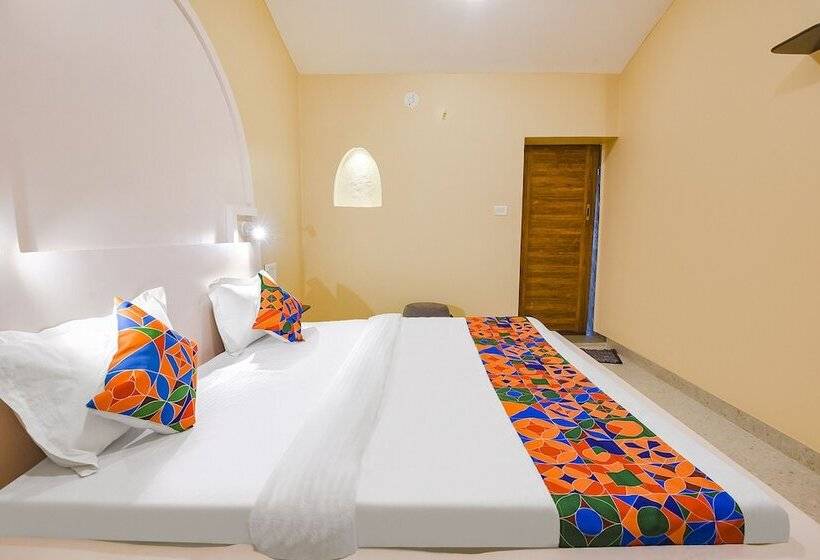 בית מלון כפרי Fabescape Kautilyaa Resort With Swimming Pool