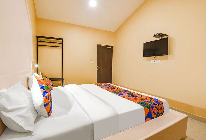 בית מלון כפרי Fabescape Kautilyaa Resort With Swimming Pool